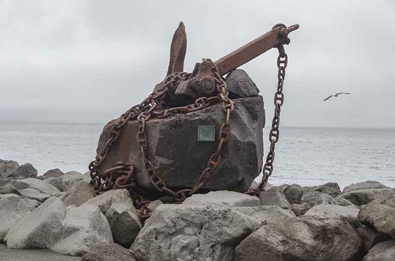 Islandia 156 - Keflavik - escultura.jpg